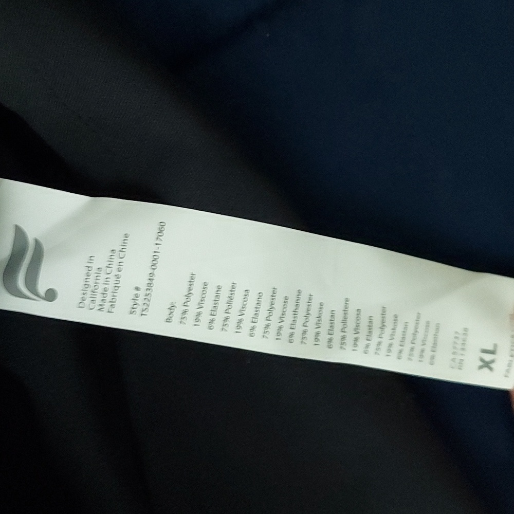 Fabletics Scrub - Method 2 Pocket Scrub Top Black… - image 3